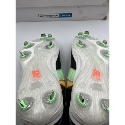 Man's Sneakers & Athletic Shoes New Balance FuelCell Lindor v2 Metal size 10 - Long Island Liquidation