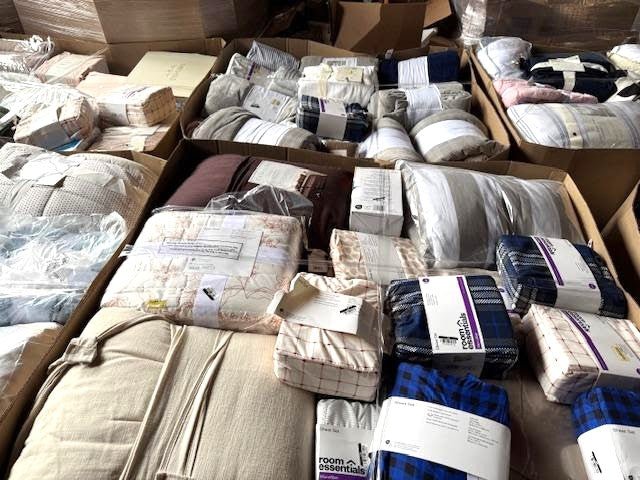 PREMIUM BEDDINGS TRUCKLOAD MIDWEST - Long Island Liquidation